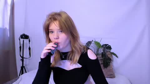 hi Im Mina  online show from 8, 3, 2025