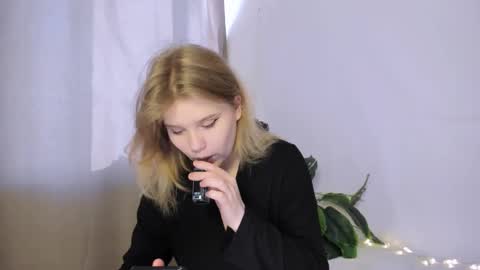 hi Im Mina  online show from 11, 3, 2025