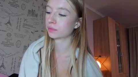 Snapshot of minidiva_ chatting on 4, 10, 2025 Amelia online show from 4, 10, 2025