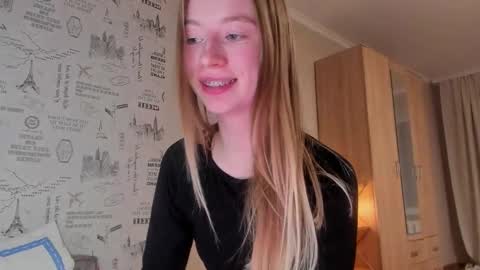 Snapshot of minidiva_ chatting on 3, 11, 2025 Amelia online show from 3, 11, 2025