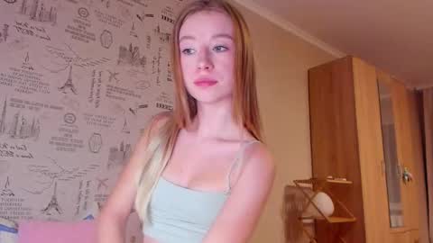 Snapshot of minidiva_ chatting on 11, 11, 2025 Amelia online show from 11, 11, 2025
