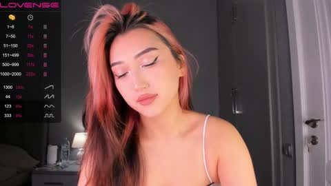 Snapshot of minnie_jin chatting on 13, 12, 2024 minnie_jin online show from 13, 12, 2024