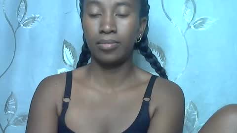 minouch211907 online show from 18, 4, 2026