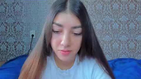 Snapshot of mira_bloempje chatting on 17, 9, 2025 Mira online show from 17, 9, 2025