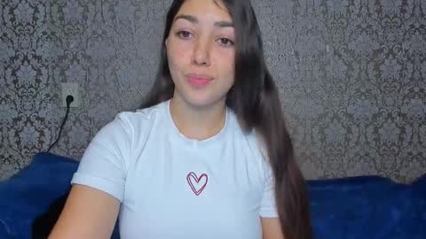 Snapshot of mira_bloempje chatting on 28, 9, 2025 Mira online show from 28, 9, 2025