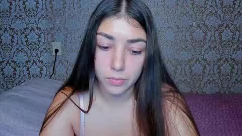 Snapshot of mira_bloempje chatting on 28, 10, 2025 Mira online show from 28, 10, 2025