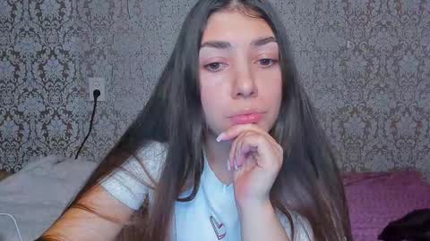 Snapshot of mira_bloempje chatting on 4, 12, 2025 Mira online show from 4, 12, 2025