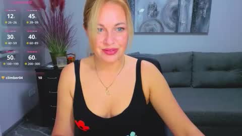 Snapshot of mira_whitme chatting on 25, 11, 2025 Mira online show from 25, 11, 2025