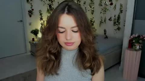 Snapshot of miraclecurly chatting on 17, 4, 2026 Emma online show from 17, 4, 2026