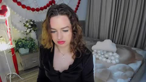 Snapshot of miraclecurly chatting on 19, 4, 2026 Emma online show from 19, 4, 2026