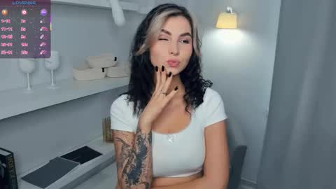 Snapshot of mirandabettman chatting on 20, 11, 2025 My name is Adele online show from 20, 11, 2025