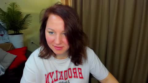 Snapshot of mirandadyson chatting on 6, 3, 2025 MirandaDyson online show from 6, 3, 2025