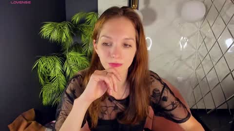 Snapshot of mirandaglow chatting on 19, 12, 2024 Miranda online show from 19, 12, 2024