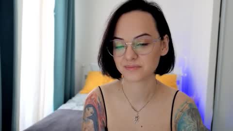 MiraSkyy online show from 1, 10, 2025