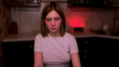 Snapshot of mirrameow chatting on 18, 12, 2025 Mira online show from 18, 12, 2025