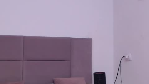 Snapshot of miryamines chatting on 5, 2, 2025 MiryamInes online show from 5, 2, 2025