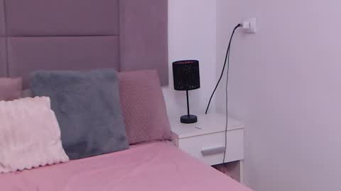 Snapshot of miryamines chatting on 8, 2, 2025 MiryamInes online show from 8, 2, 2025