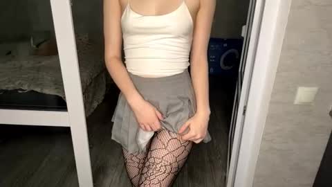 Snapshot of mishahartwigsen chatting on 13, 11, 2025 Molly online show from 13, 11, 2025