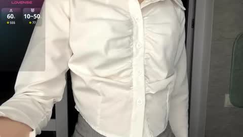 Snapshot of mishahartwigsen chatting on 23, 11, 2025 Molly online show from 23, 11, 2025