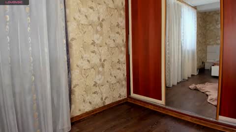 mishapallmer online show from 25, 11, 2025