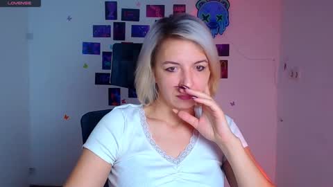 Snapshot of mishelle_blondie chatting on 30, 11, 2025 Mishelle online show from 30, 11, 2025