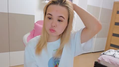 Snapshot of miss__selena chatting on 8, 2, 2025 miss__selena online show from 8, 2, 2025