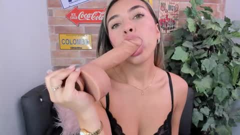 Snapshot of miss__zoe chatting on 6, 10, 2025 Zoe online show from 6, 10, 2025