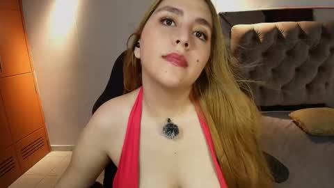 Snapshot of miss_anny18 chatting on 14, 12, 2025 Anny online show from 14, 12, 2025
