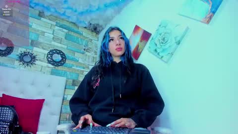 Snapshot of miss_evans_ chatting on 7, 10, 2025 miss_evans_ online show from 7, 10, 2025