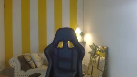 Snapshot of miss_honey1 chatting on 6, 2, 2025 miss_honey1 online show from 6, 2, 2025