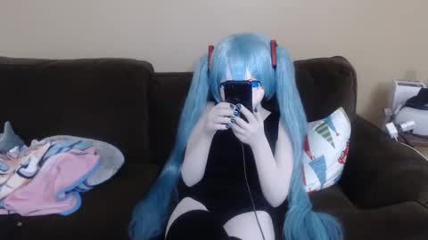 Snapshot of miss_kigu_miku chatting on 7, 12, 2024 Miku online show from 7, 12, 2024