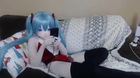 Snapshot of miss_kigu_miku chatting on 14, 12, 2024 Miku online show from 14, 12, 2024