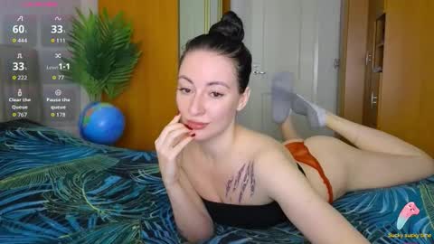 Snapshot of miss_leee chatting on 24, 10, 2025 Laura online show from 24, 10, 2025