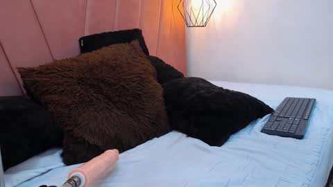 mia online show from 26, 11, 2025