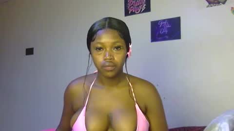 Snapshot of miss_sexyyy chatting on 3, 12, 2025 miss_sexyyy online show from 3, 12, 2025