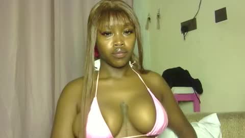 Snapshot of miss_sexyyy chatting on 18, 12, 2025 miss_sexyyy online show from 18, 12, 2025