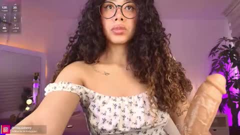 Amy Olivera online show from 4, 11, 2025