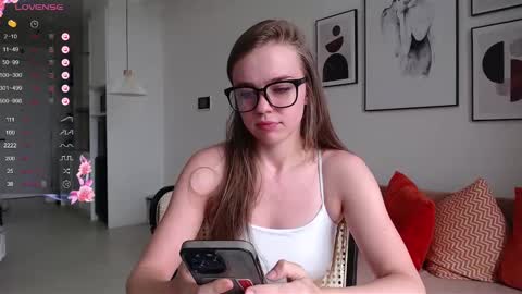 Snapshot of miss_sweetbb chatting on 2, 3, 2025 Bella online show from 2, 3, 2025