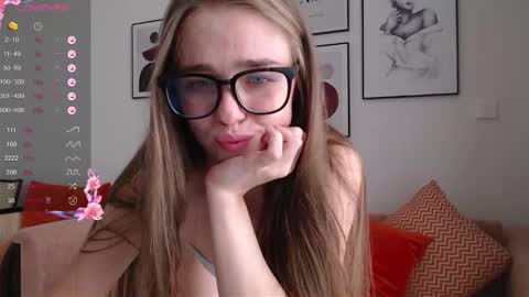 Snapshot of miss_sweetbb chatting on 7, 3, 2025 Bella online show from 7, 3, 2025