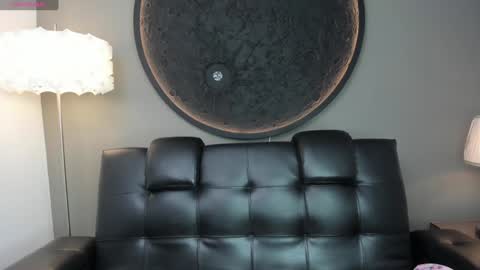 Snapshot of miss_vaiolette chatting on 11, 1, 2025 Vaiolette online show from 11, 1, 2025