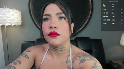 Snapshot of miss_vaiolette chatting on 1, 2, 2025 Vaiolette online show from 1, 2, 2025