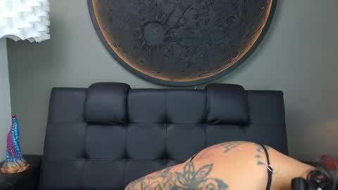 Snapshot of miss_vaiolette chatting on 9, 10, 2025 Vaiolette online show from 9, 10, 2025