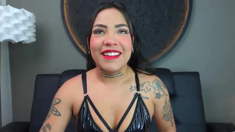 Snapshot of miss_vaiolette chatting on 11, 10, 2025 Vaiolette online show from 11, 10, 2025