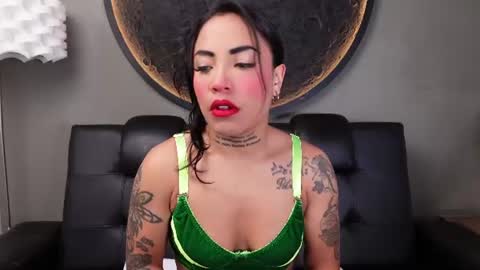 Snapshot of miss_vaiolette chatting on 22, 6, 2026 Vaiolette online show from 22, 6, 2026