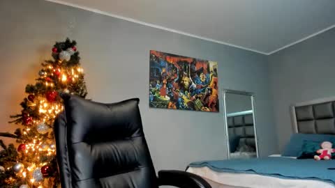 Alesyamuscledoll online show from 23, 12, 2024