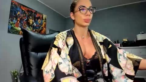 Snapshot of missale chatting on 28, 11, 2025 Alesyamuscledoll online show from 28, 11, 2025