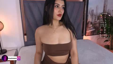 Snapshot of missatenea2 chatting on 21, 10, 2025 Laura online show from 21, 10, 2025