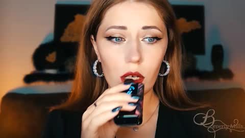 The divine Beverly online show from 17, 9, 2025