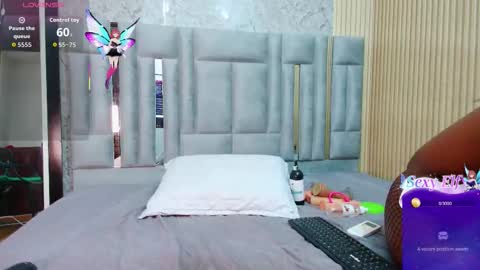 Miss Evelyn  online show from 18, 12, 2025