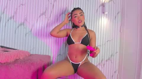 Snapshot of missdionne__curly chatting on 15, 11, 2025 DIONNE online show from 15, 11, 2025